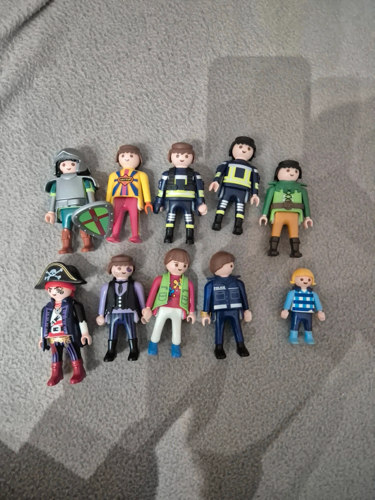 Lot 10 personnages playmobil