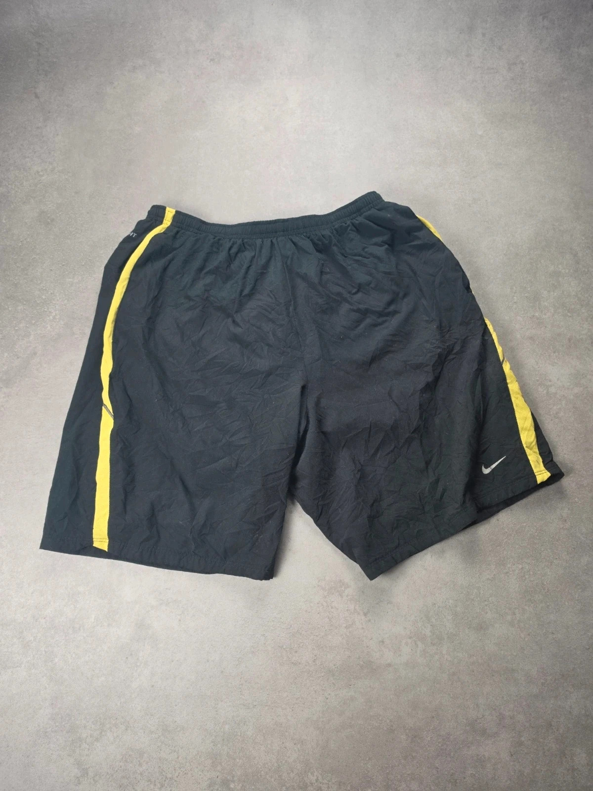 Short Nike Dri-Fit vintage noir jaune running L sht0519
